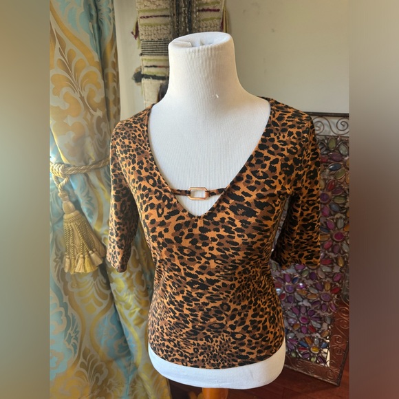 Guess Tops - Theee quarter size small Guess Top